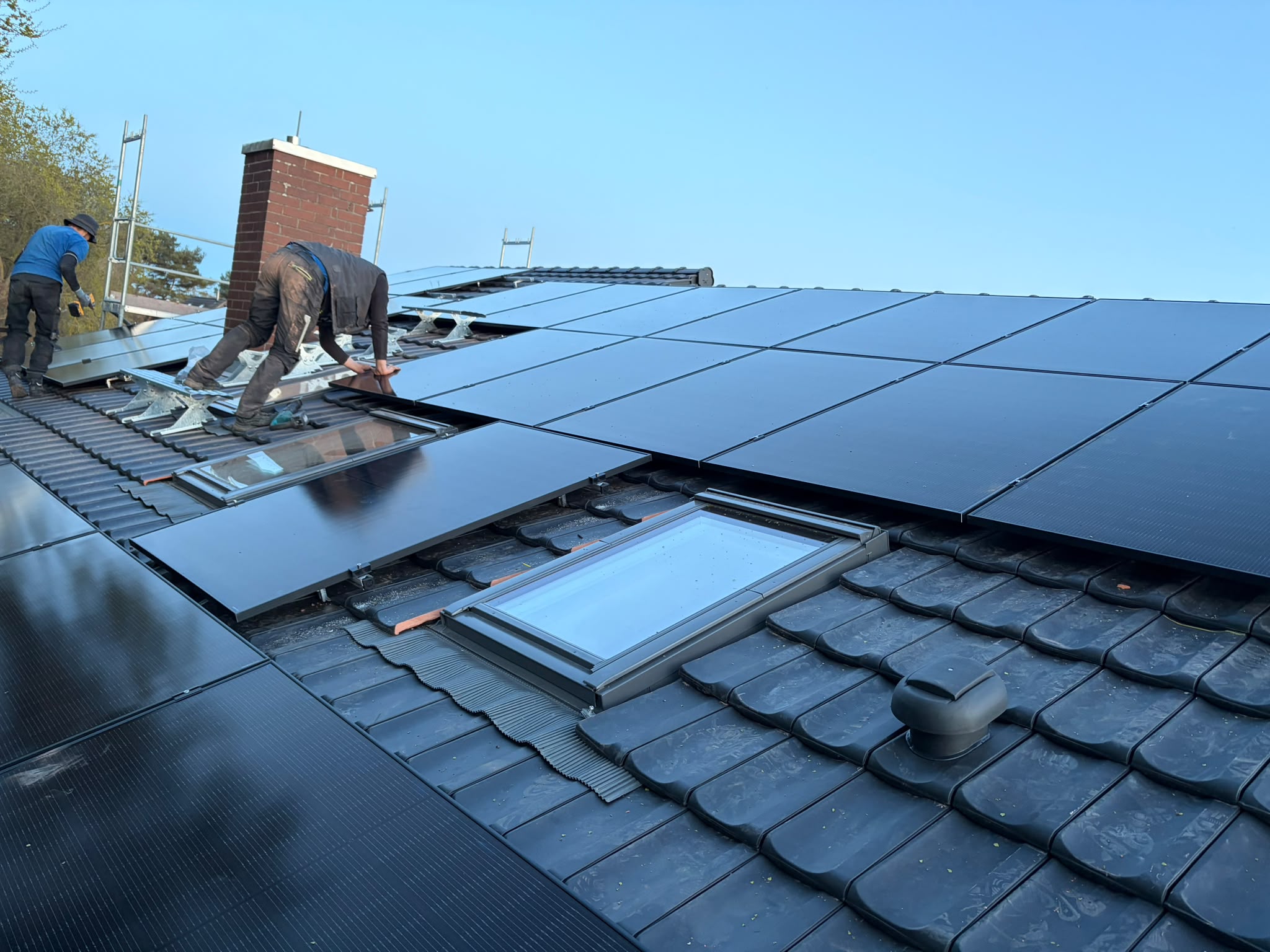 Photovoltaikanlage auf dem Dach eines Wohnhauses