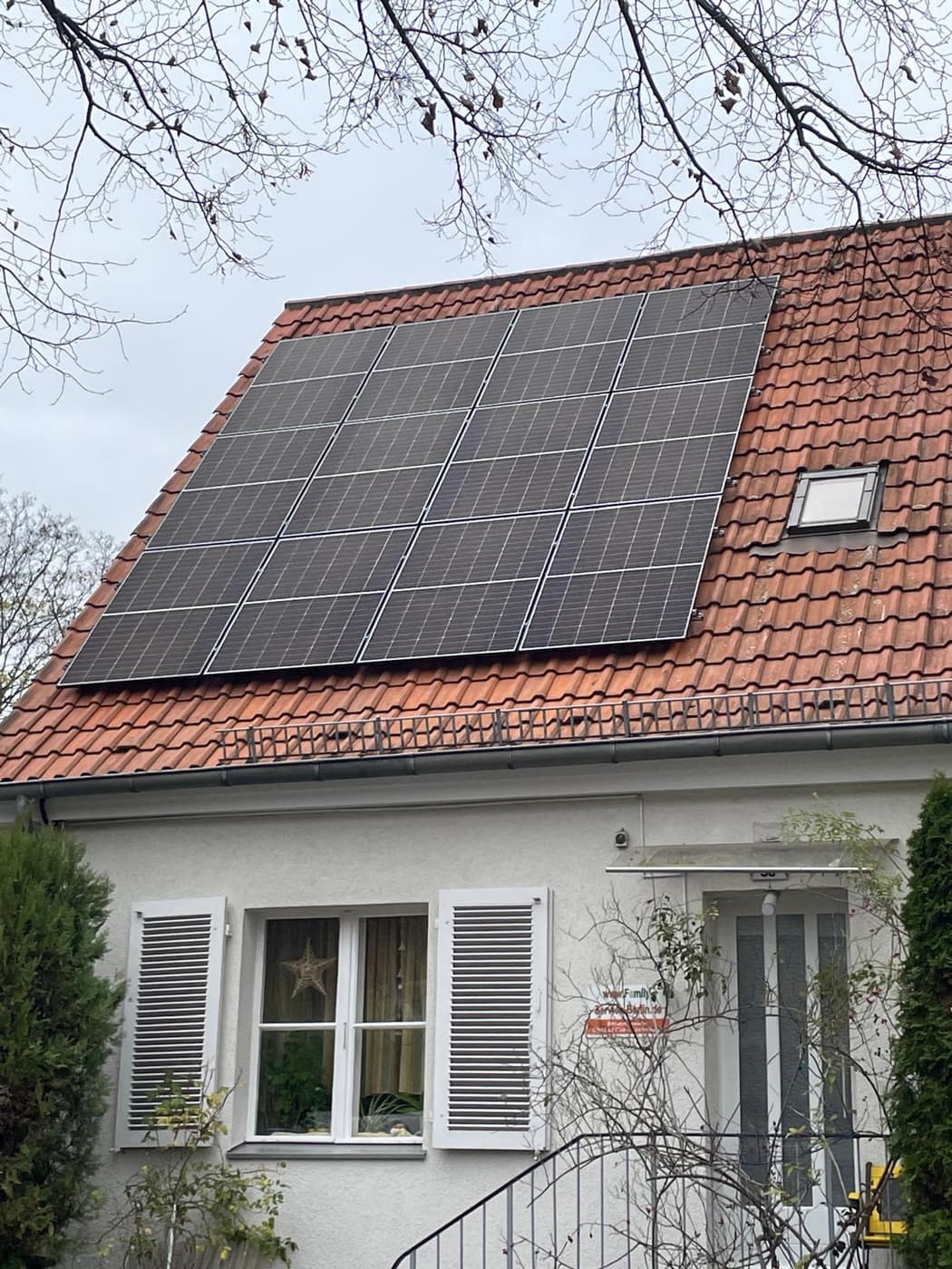 Photovoltaikanlage an einem Einfamilienhaus in Berlin-Steglitz